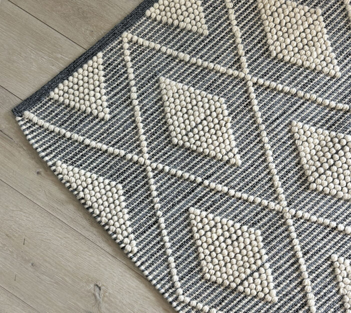RUG 5X8 - Cream with a Hint of Blue - Image 3